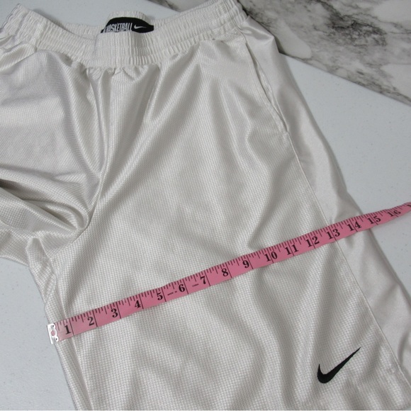 Nike Men’s White Basketball Shorts Size Large - Picture 15 of 16